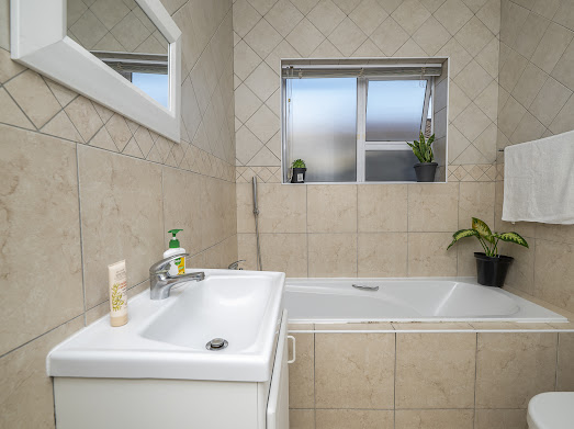 4 Bedroom Property for Sale in Hunters Creek Western Cape